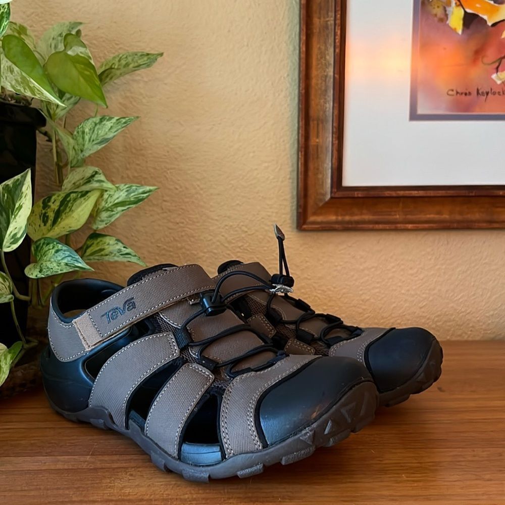 Teva Men’s Flintwood Sandal 9 EUC‎